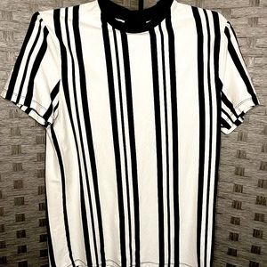 ASOS size M White Pin Stripe Short Sleeve Tee